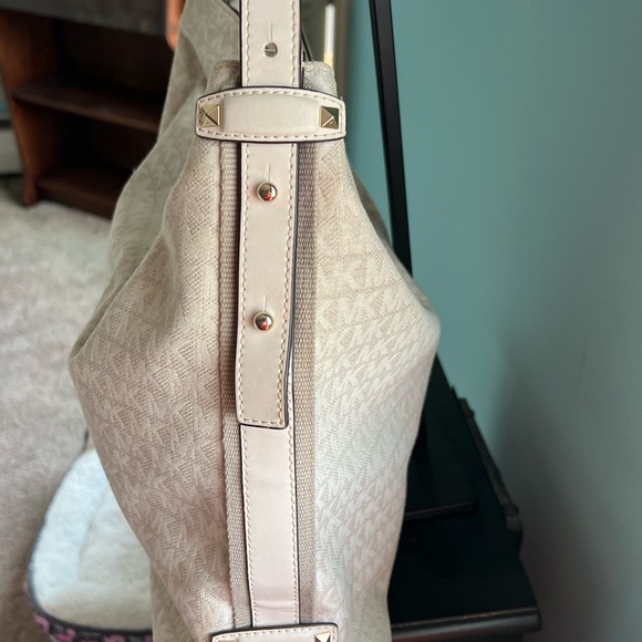 MICHAEL KORS Authentic Vanilla/Pearl Canvas/Leather Large Hobo Shoulder Bag - Picture 4 of 9